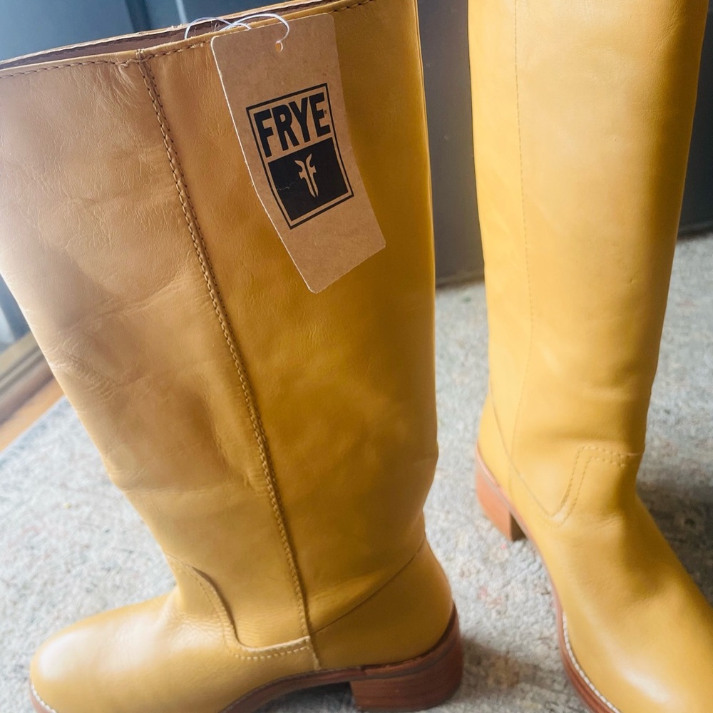 Frye Mustard Camryn Pull-On Boots NWT